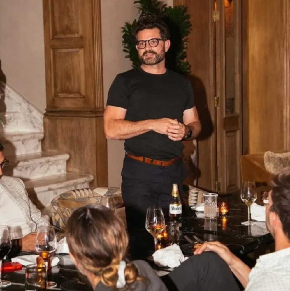 Fundador de Buenacopa en una cena en México